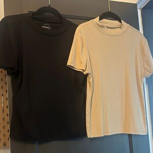 Black and Cream Ribbed T-Shirts
Size Large